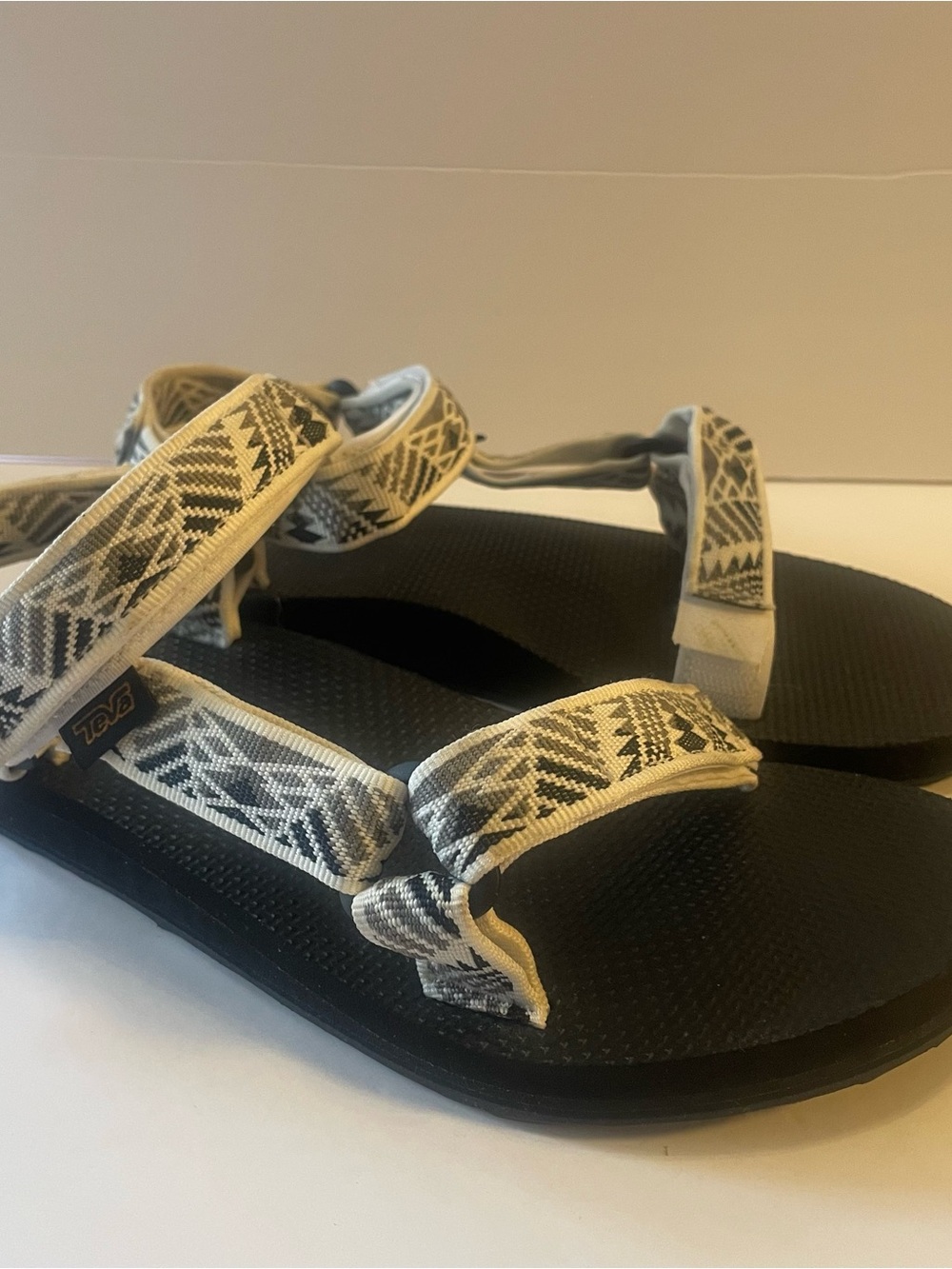 Teva Original Aztec/Boomerang women's Sz8